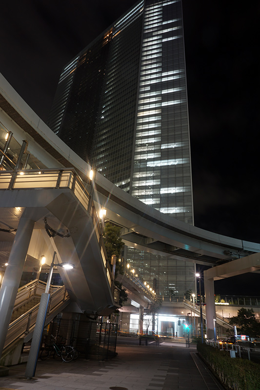 無料画像素材
都会の高層ビルの夜景　シオサイト12
