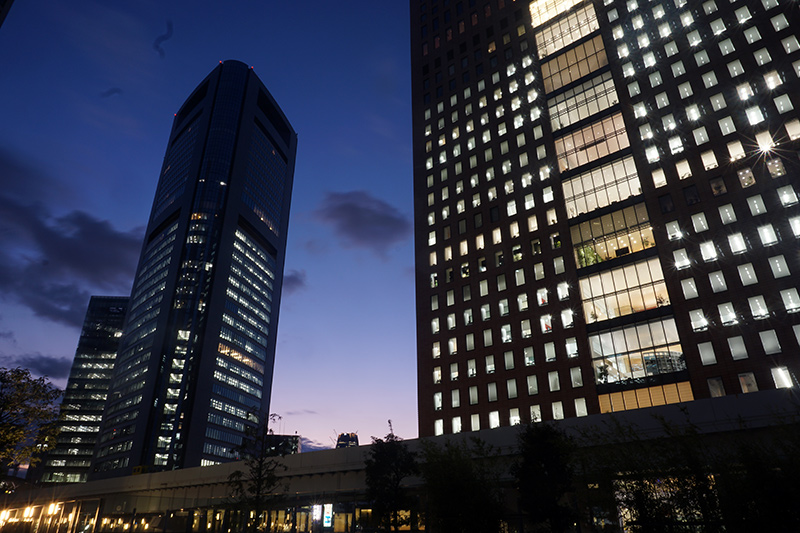 無料画像素材
都会の高層ビルの夜景　シオサイト5